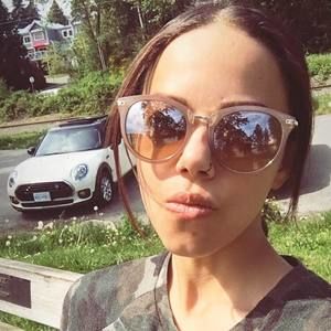 Meet your Posher, Cassandra